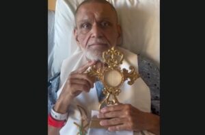 El padre José Palmar se recupera de su operación por pericarditis