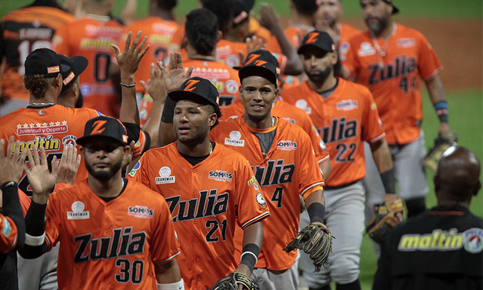 Águilas recibe a siete peloteros en canje múltiple con Magallanes