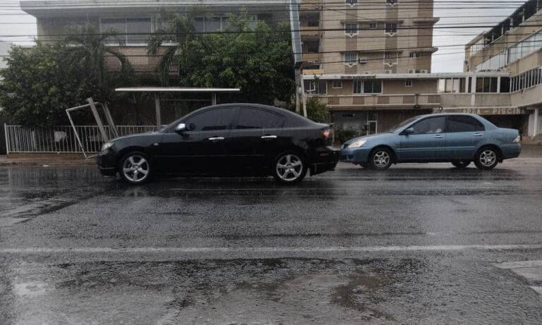 Persisten lluvias moderadas en Maracaibo desde la madrugada