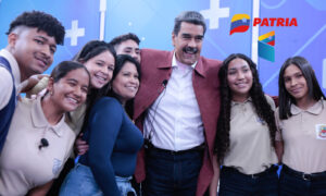 Pagan los bonos Beca Universitaria y Enseñanza Media de junio por Patria