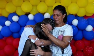 Familia zuliana está devastada por deportaciones de Trump a El Salvador