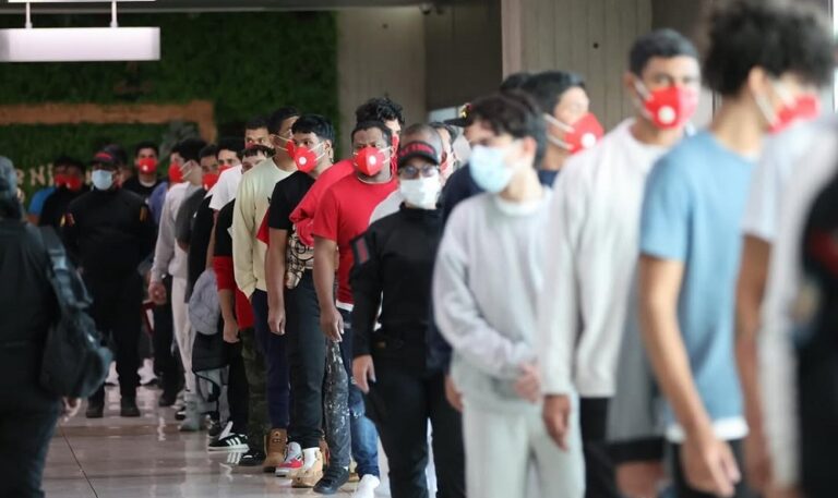 Regresan otros 186 venezolanos deportados por EE. UU.