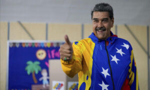 Maduro califica la jornada electoral como un “día de fiesta y de paz”