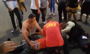Un carro lo atropella al tratar de cruzar a pie la Circunvalación 1