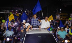 Adrián Romero cierra campaña con una rodada por 9 parroquias de Maracaibo