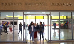 Rectora Aime Nogal destaca “comunicación permanente” con partidos durante la campaña