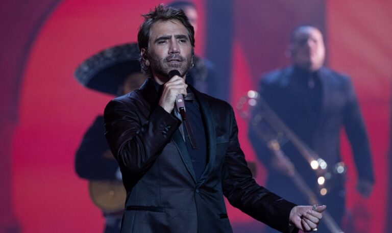 Alejandro Fernández donará ganancias de conciertos a damnificados en Texas