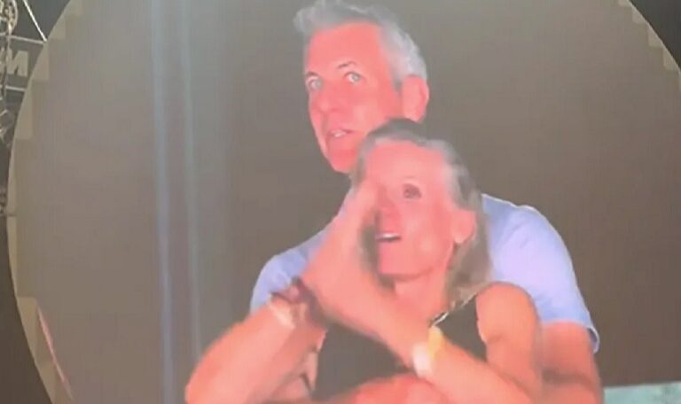 Astronomer abre investigación a su CEO sorprendido por la “kiss cam” de Coldplay