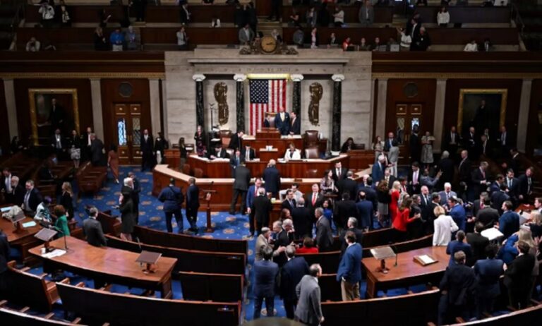 Cámara de Representantes da su aprobación final al plan fiscal de Trump