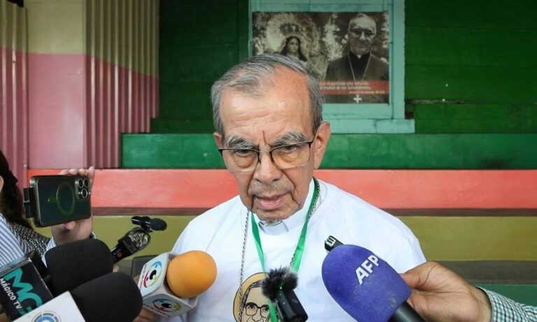 Cardenal salvadoreño pide que Bukele informe sobre venezolanos presos