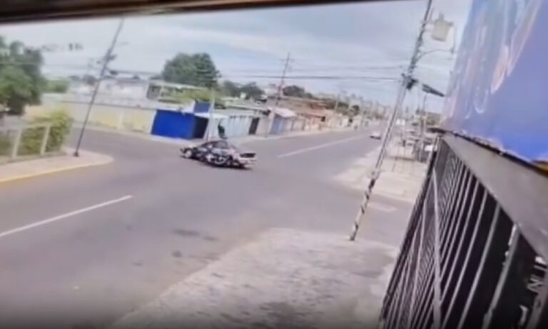 Muere motorizado tras colisionar contra auto en Panamericano