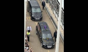 Birmingham despide a Ozzy Osbourne con multitudinario cortejo fúnebre