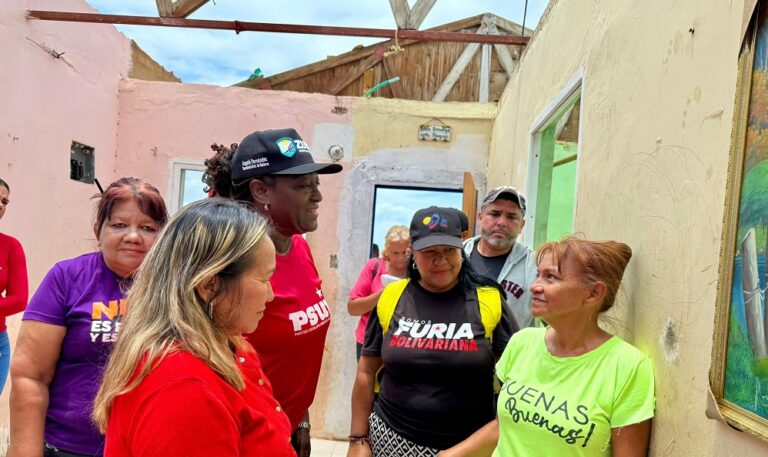 Gobernación atiende parroquias afectadas por vientos huracanados en Maracaibo
