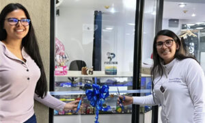 Excarcelan a las 2 jóvenes presas por estampar franelas con estatua caída de Chávez