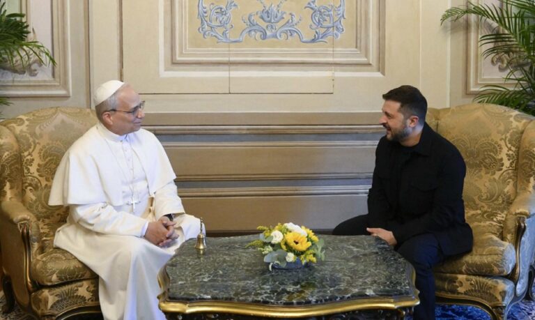 León XIV reafirma a Zelenski invitación a negociar la paz con Rusia en el Vaticano