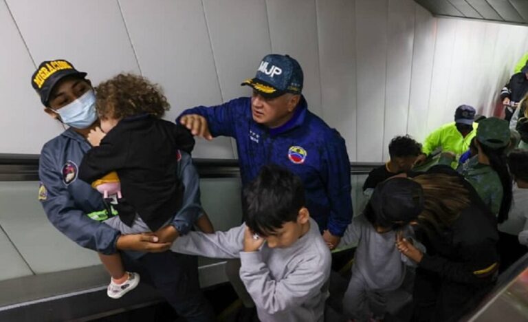 Gobierno acusa a EE. UU. de mantener "secuestrados" a 33 niños venezolanos