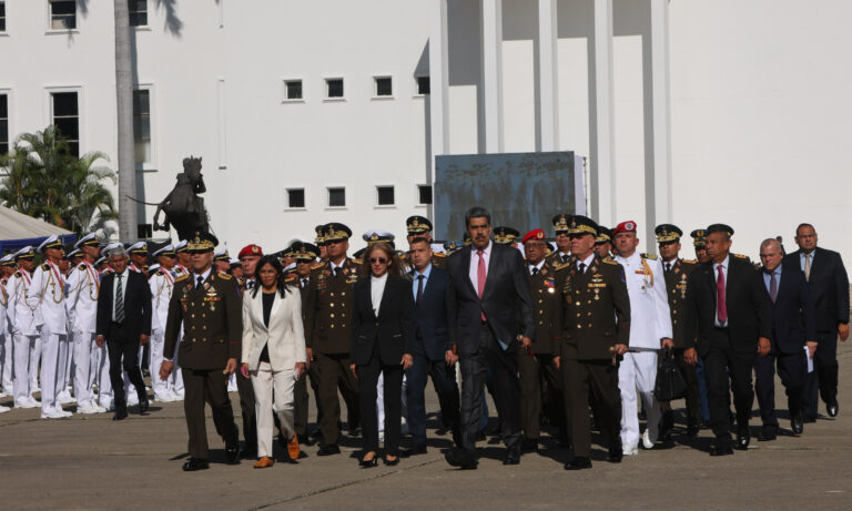 Maduro ratifica al Alto Mando de la Fanb: “Vamos a seguir avanzando”