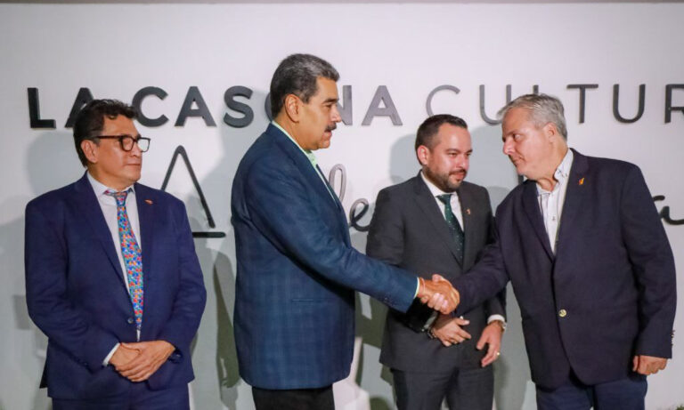 Maduro se reúne con delegación de Colombia para “mejorar la cooperación”