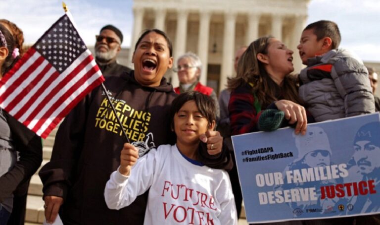 Hijos de migrantes temen perder a sus madres mientras EE. UU. celebra su independencia