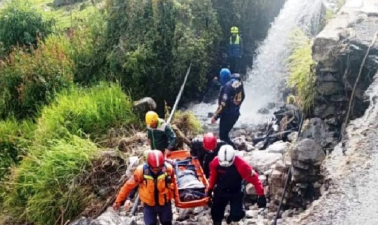 Padre e hijo mueren tras caer en una quebrada en Mérida