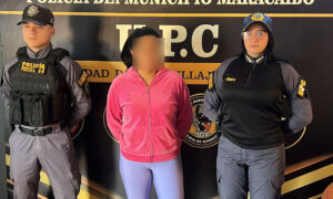 Presa por golpear e intentar estrangular a su hija en San Jacinto