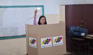 Nelly López tras votar: El proceso es rápido y sencillo
