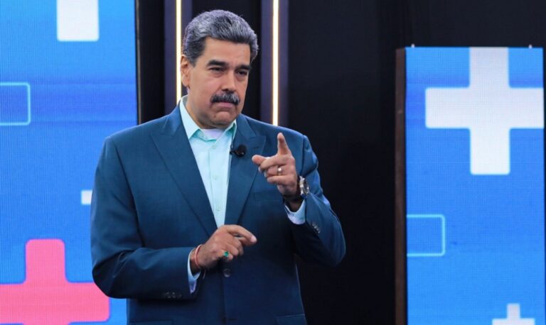 Maduro acusa a Bukele de intentar "provocar un accidente" en avión con venezolanos