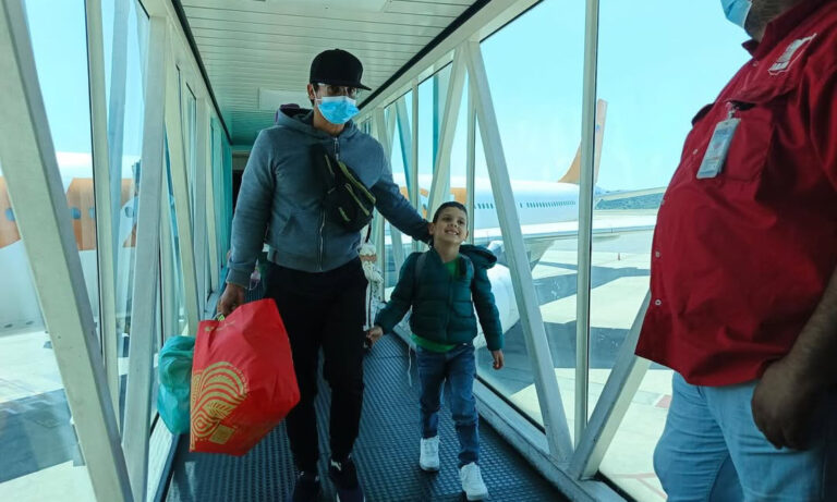 Arriban 324 migrantes repatriados desde México, entre ellos 140 niños