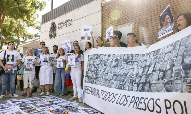 Opositores en Madrid piden al Vaticano que interceda por presos políticos