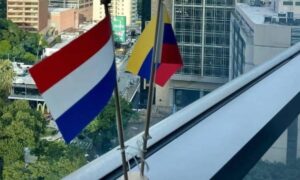 Países Bajos emite “alerta roja” de viaje por crisis en Venezuela