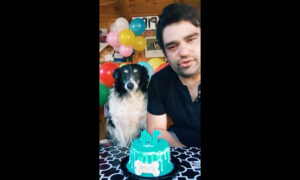 Festeja emocionado el cumpleaños 14 de su perro “Pipo”