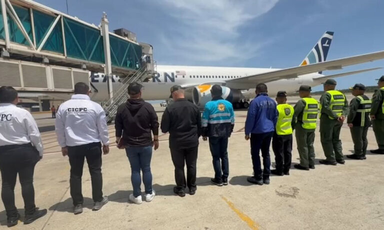Llegan 201 venezolanos deportados desde Texas, entre ellos 16 niños