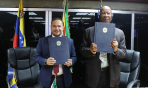 Venezuela y Zimbabue firman un memorando para reforzar la educación universitaria