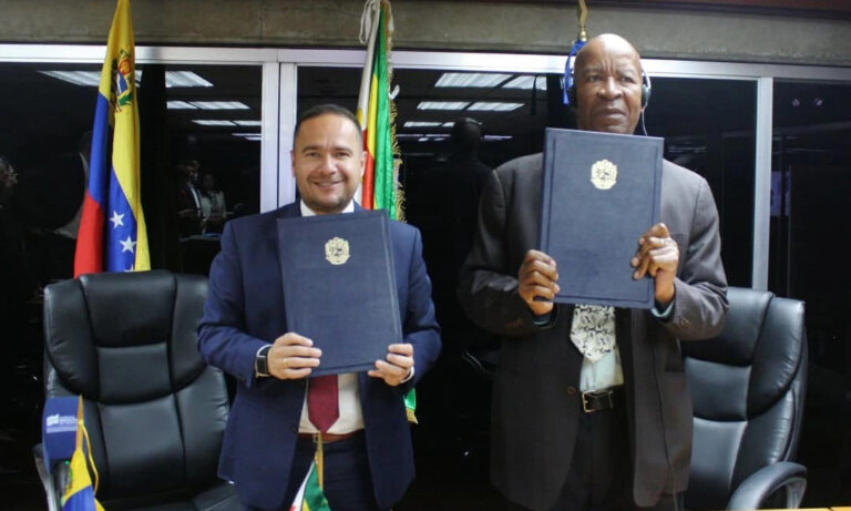 Venezuela y Zimbabue firman un memorando para reforzar la educación universitaria