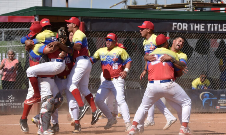 Venezuela derrota a Nueva Zelanda y es campeón del Mundial del Sóftbol