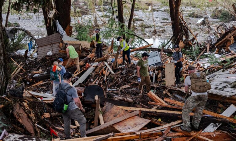 Sube a 82 el número de fallecidos por las inundaciones en Texas