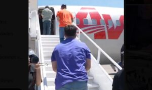 Bukele ratifica la “entrega” de “todos los venezolanos detenidos” en El Salvador