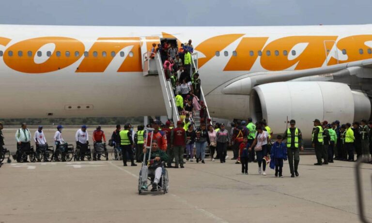 Gobierno planea enviar vuelo a Bolivia para repatriar venezolanos en Chile y Perú