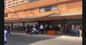 Registran caos y largas filas en el Saime de Valle Frío