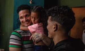 Zuliano liberado del Cecot pide “castigo” para Bukele y Trump