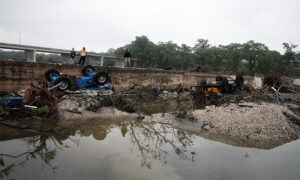 Inundaciones en el centro-sur de Texas dejan 27 fallecidos