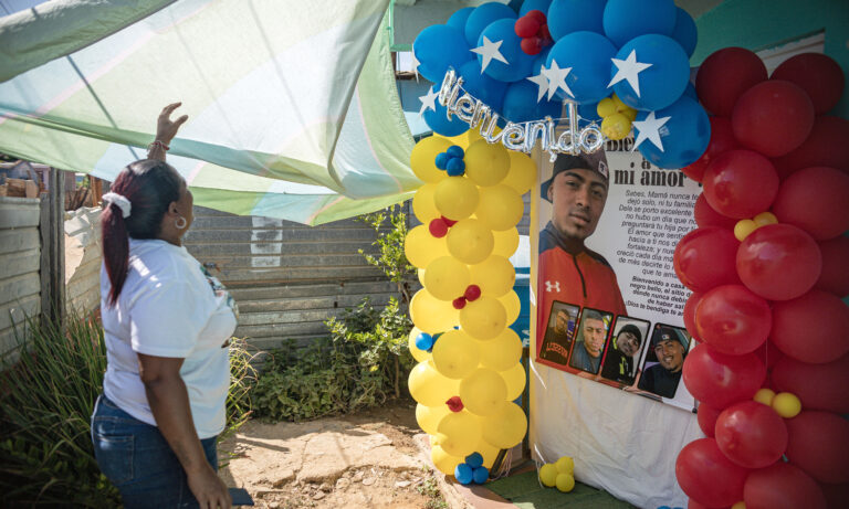 Familiares preparan recibimiento a zulianos liberados del Cecot