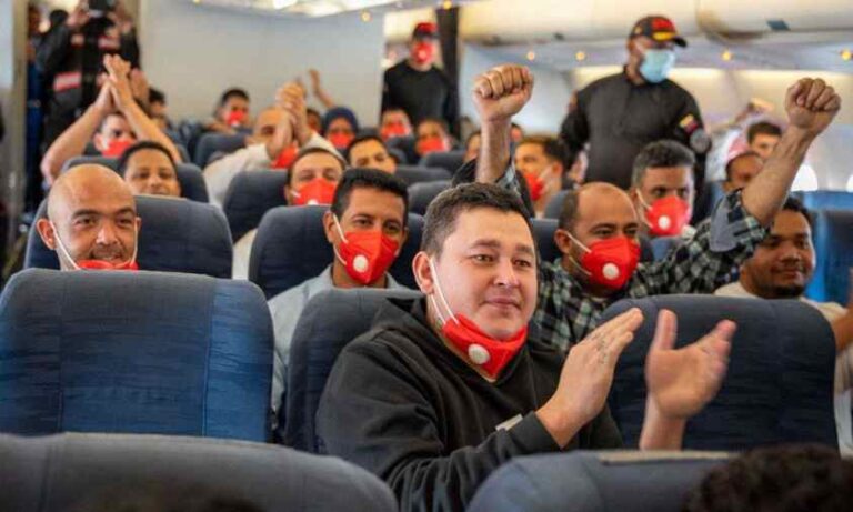 Llega al país un vuelo con 210 venezolanos deportados por EE. UU.