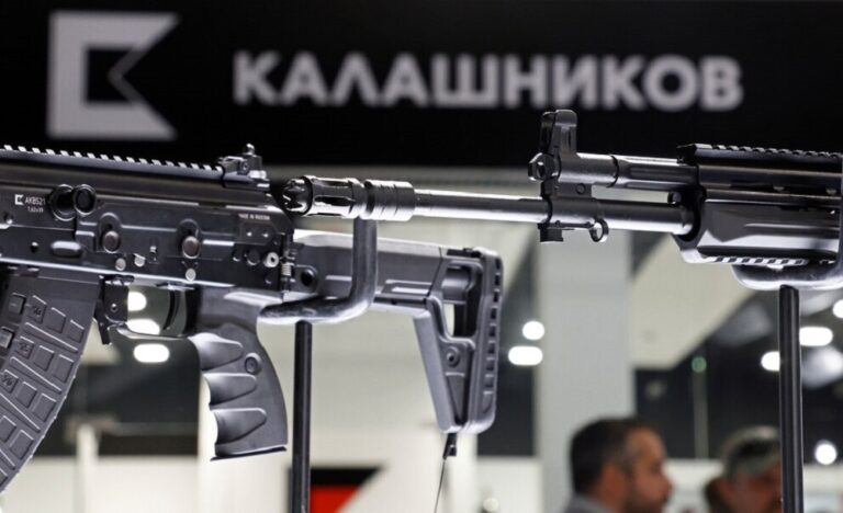 Rusia construye una fábrica de munición para fusiles Kaláshnikov en Venezuela