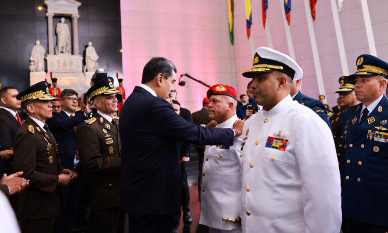 Maduro asciende a 223 oficiales de la Fanb