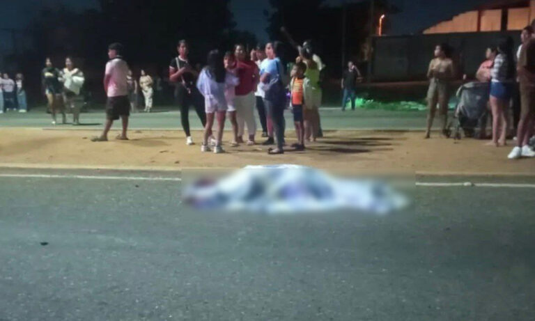 Conductor ebrio arrolla a mujer y choca con Metrobus en la vía al aeropuerto