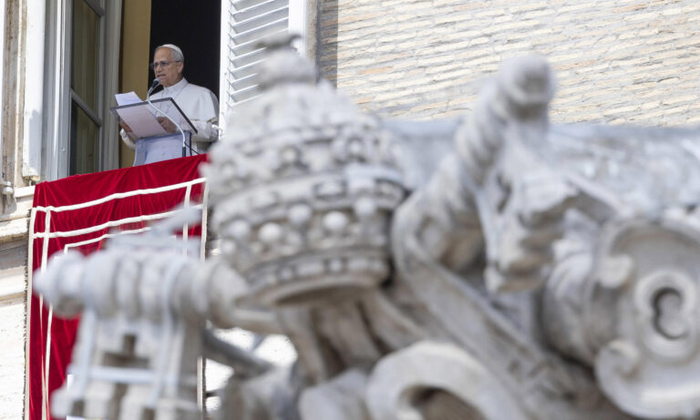 El papa León XIV pide no olvidar a los desplazados por la violencia en Mozambique