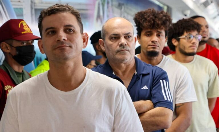 Arriban otros 110 migrantes venezolanos procedentes de EE. UU.