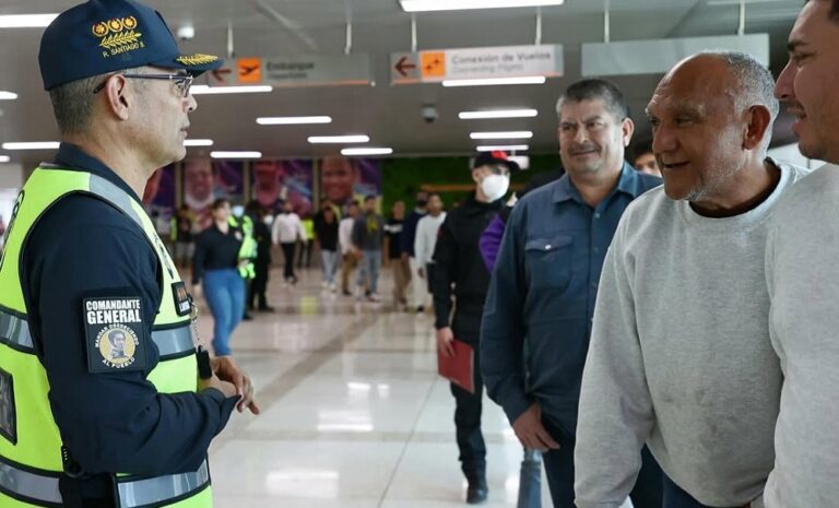 Llegan al país otros 158 migrantes venezolanos procedentes de EE. UU.