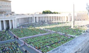 Más de 25.000 jóvenes españoles tiñen de verde la Plaza de San Pedro por el Jubileo